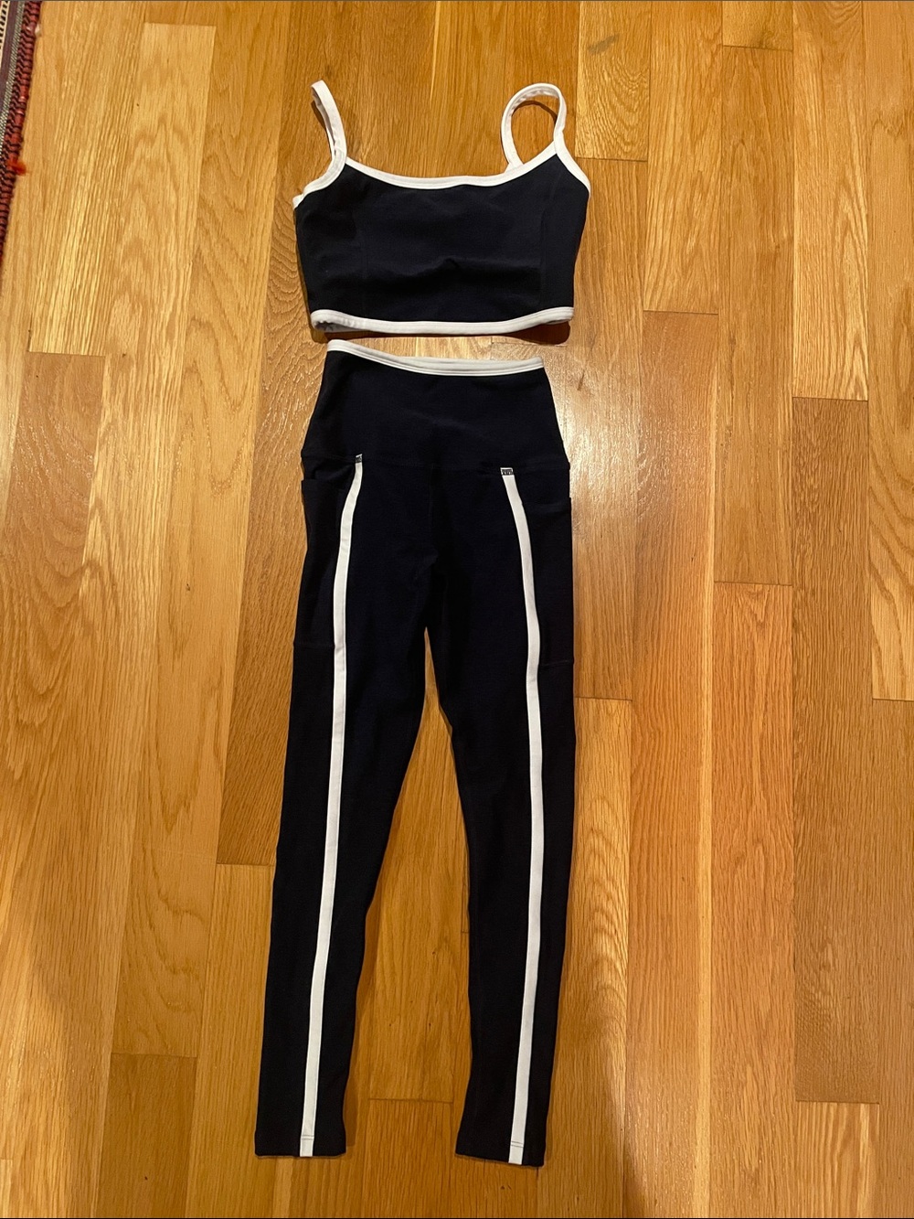 Beyond Yoga Navy Leggings & Crop Tank Set with White Trim
